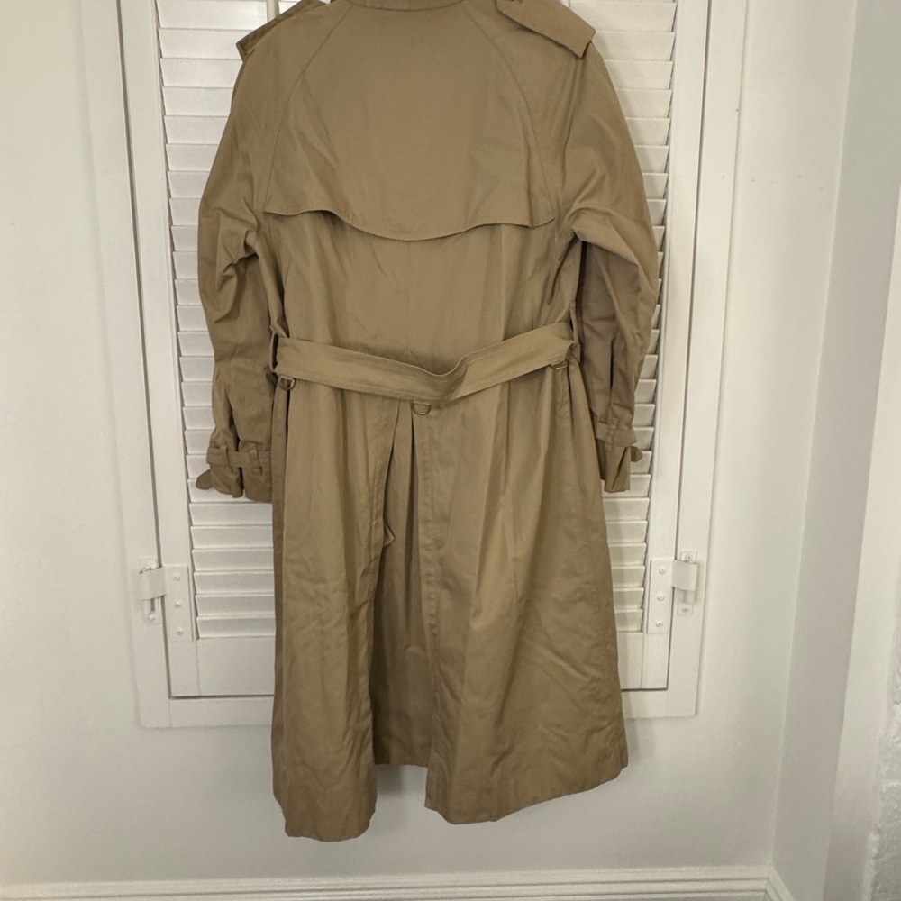 90s Burberry Beige Double-Breasted Trench Coat - Picture 2 of 11
